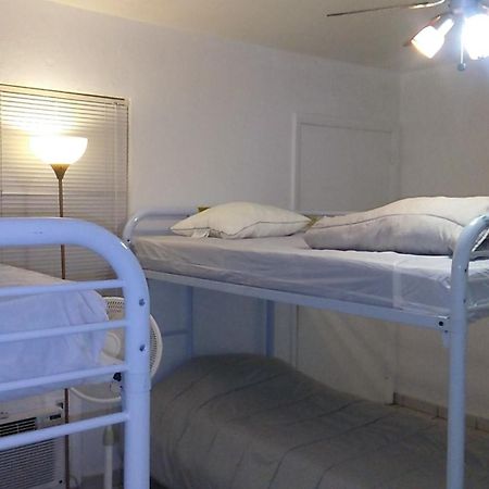 Downtown Hollywood Beach Students' Dorm Exterior foto
